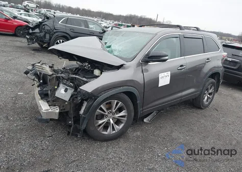 2015 Toyota Highlander Le Plus V6 from USA, damaged, VIN 5TDBKRFH2FS200131